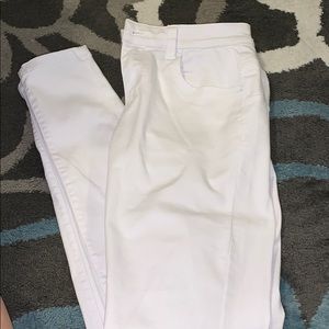 White skinny jeans